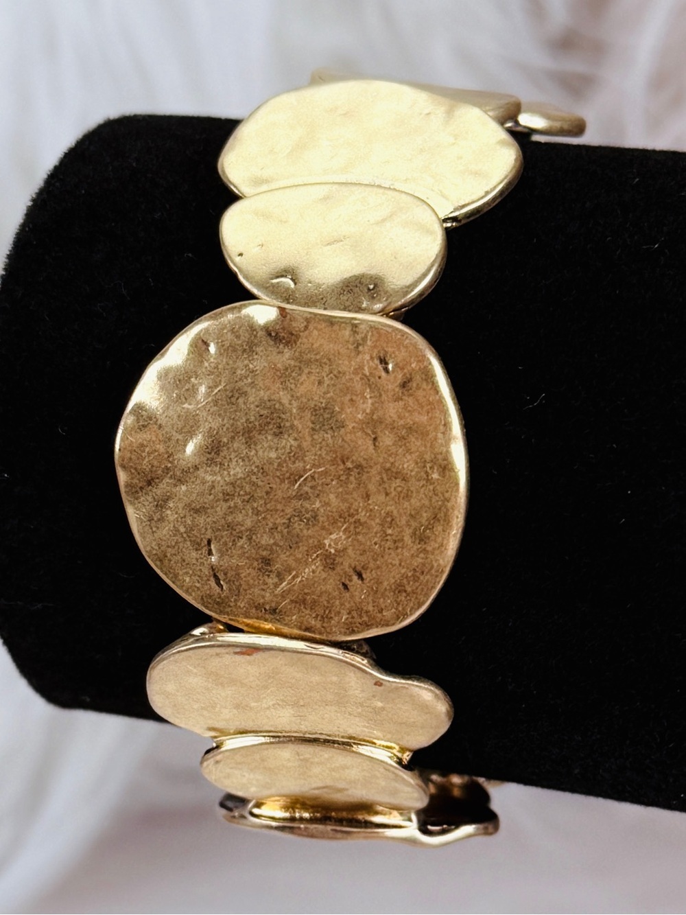 Pretty goldtone, hammered costume stretch bracelet